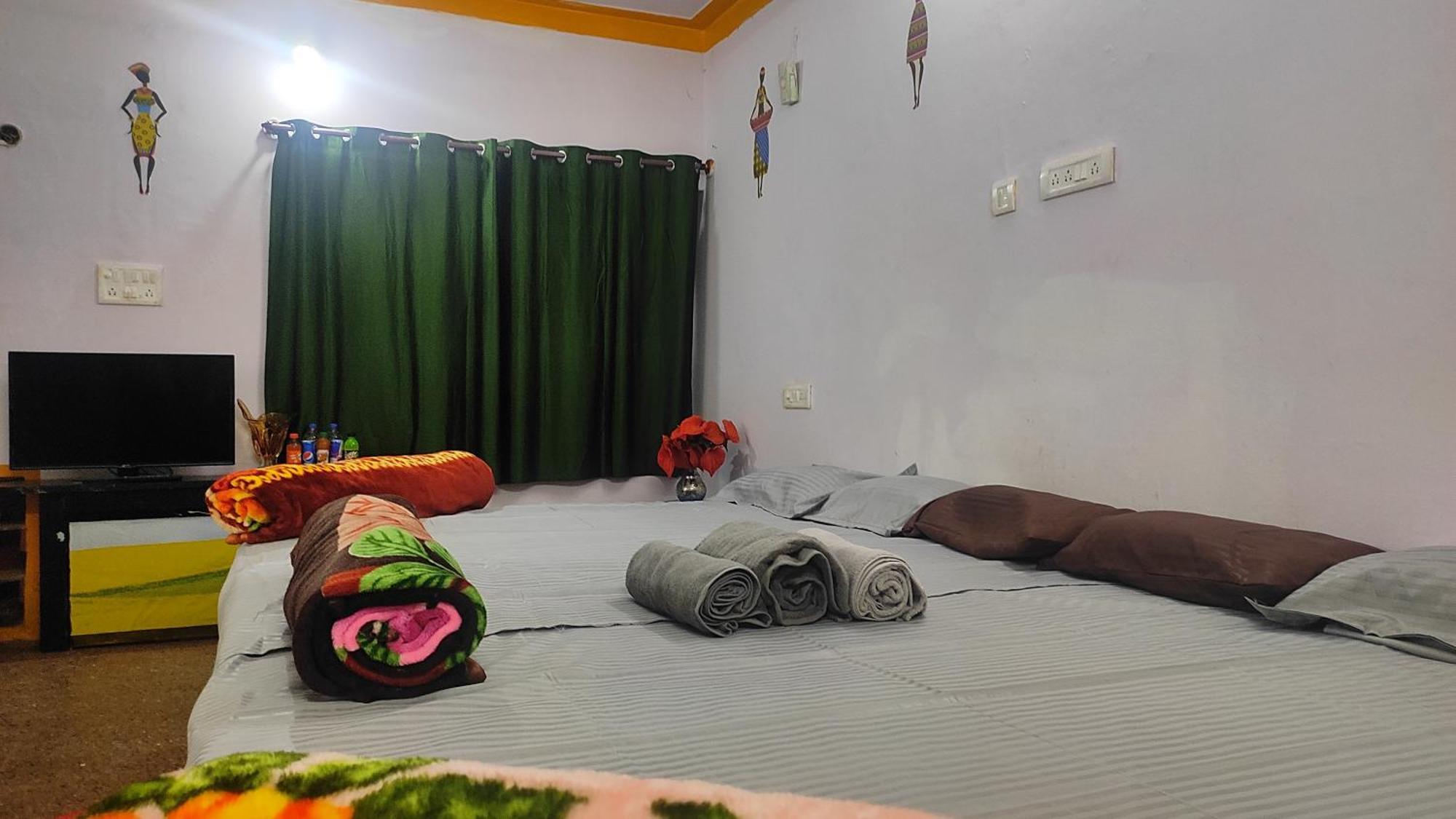 Adh Amilia Gardens Hotel Narasimharaja Puram Ngoại thất bức ảnh